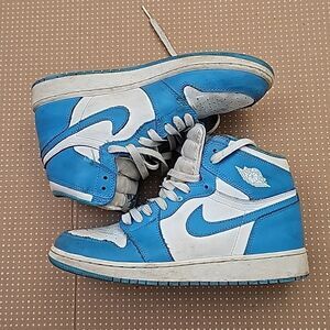 Nike shoes 1 retro high size 7y